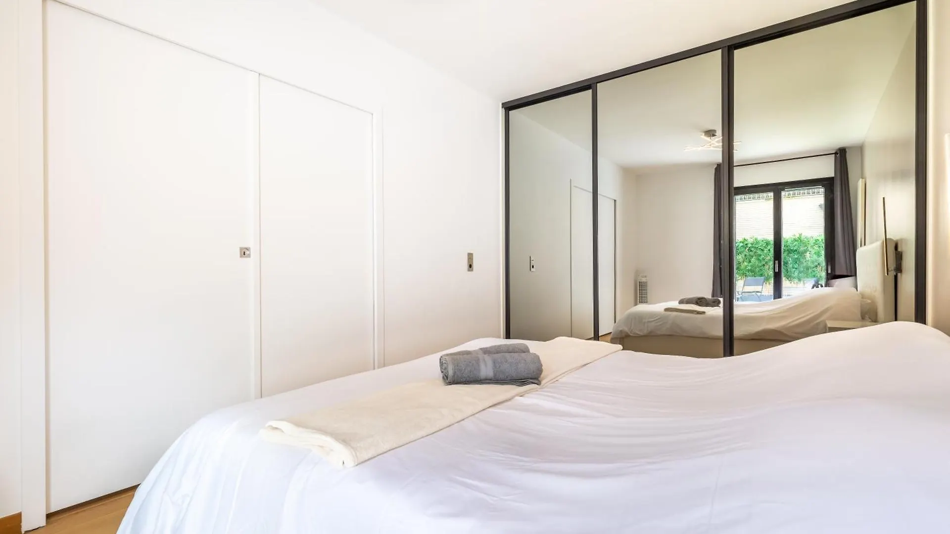 Lavie Maison Jardin A Montmartre Apartment Paris France