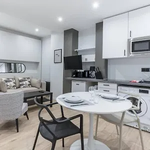 Hsh Versigny-mairie Du 18eme Cosy Studio 2p Appartement